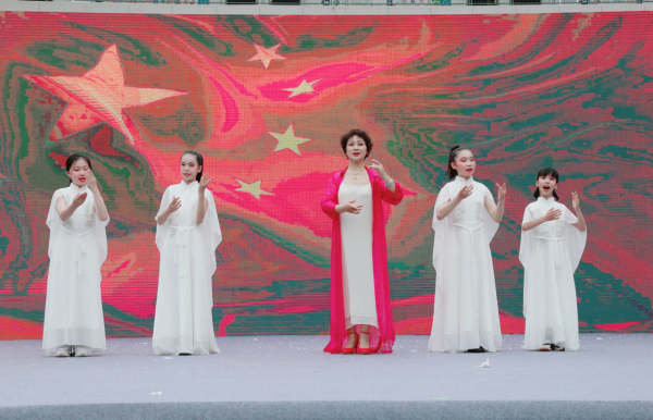 13-3 绣红旗.jpg